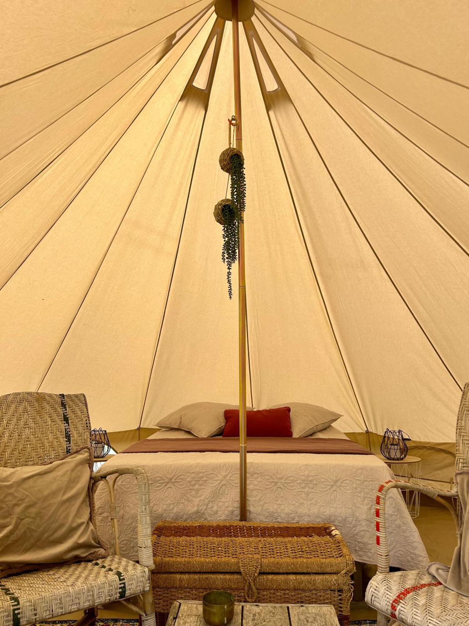 Chambre Au Jardin Tente De Charme Eguzon-Chantome Exteriör bild