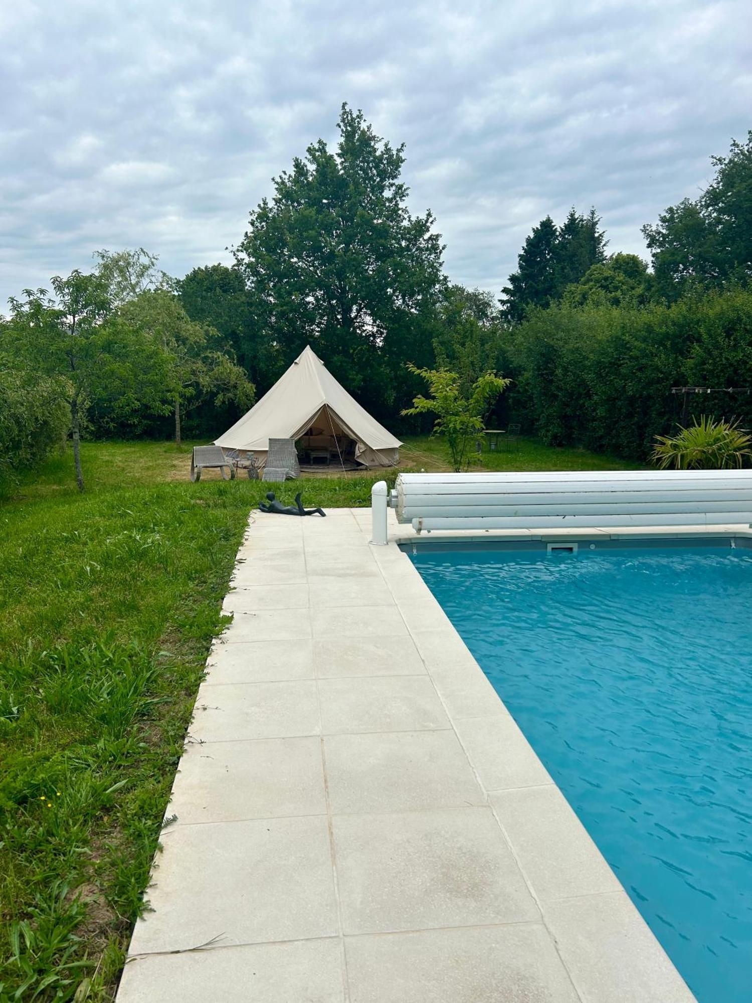 Chambre Au Jardin Tente De Charme Eguzon-Chantome Exteriör bild
