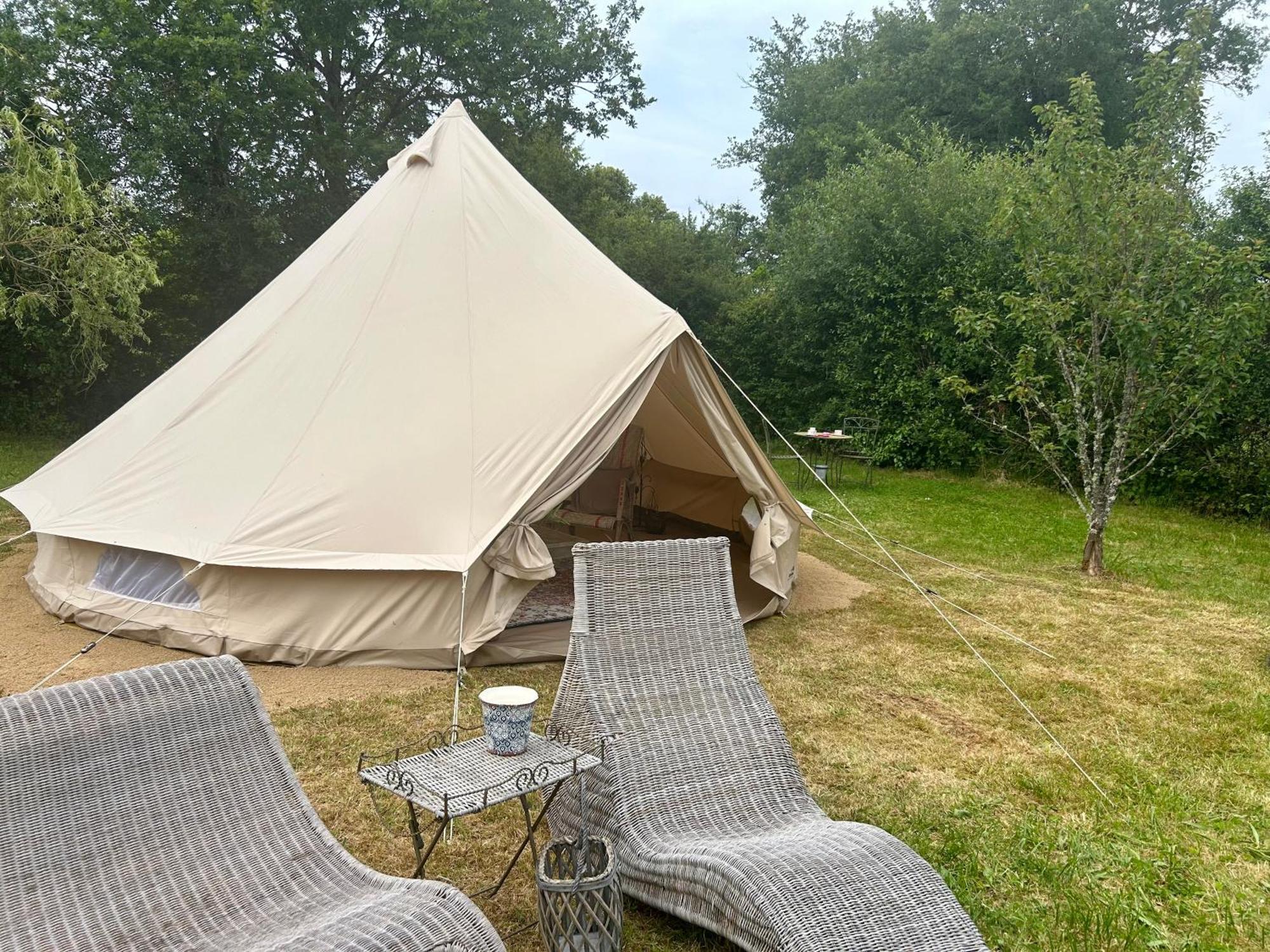 Chambre Au Jardin Tente De Charme Eguzon-Chantome Exteriör bild