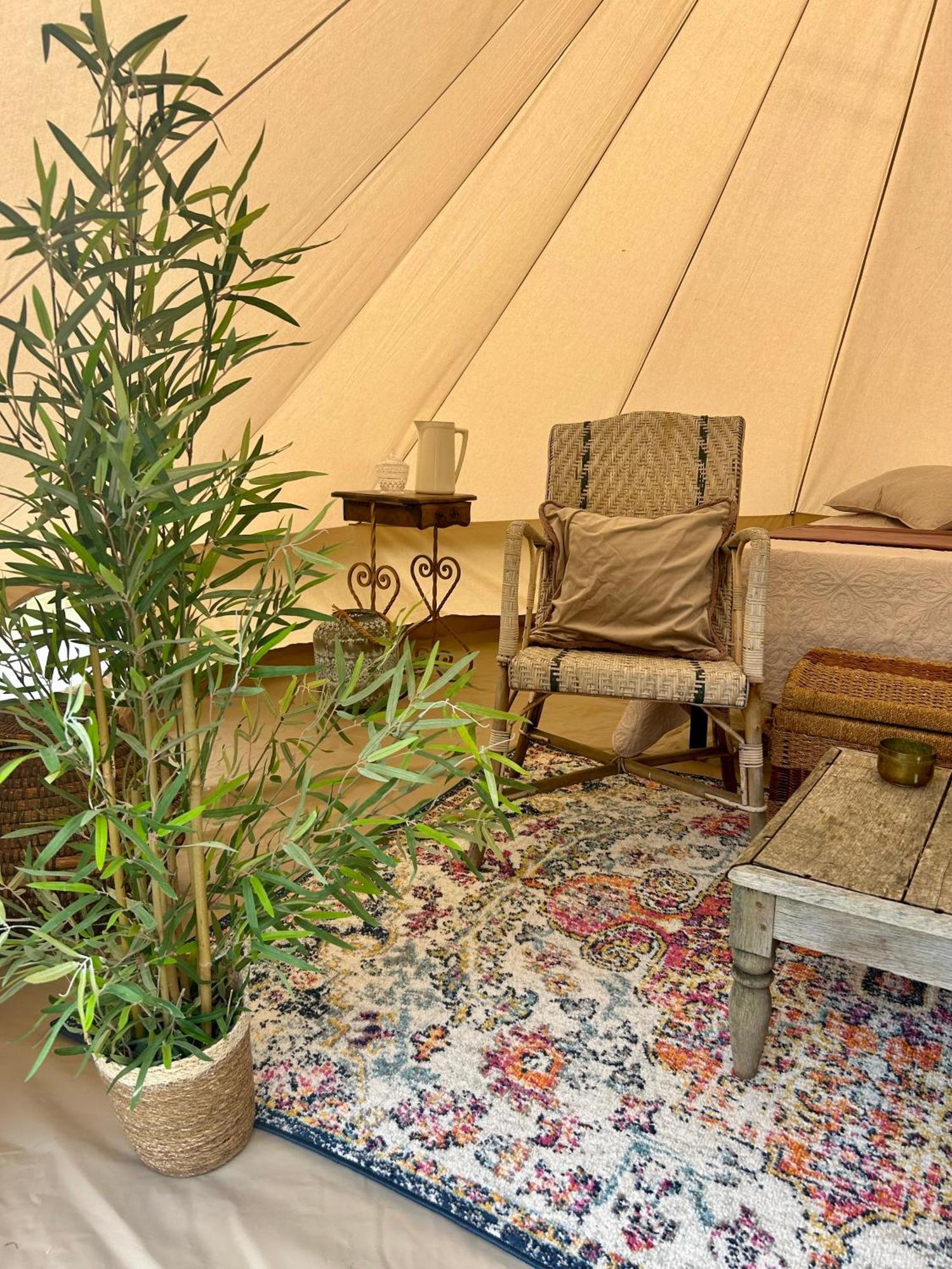 Chambre Au Jardin Tente De Charme Eguzon-Chantome Exteriör bild