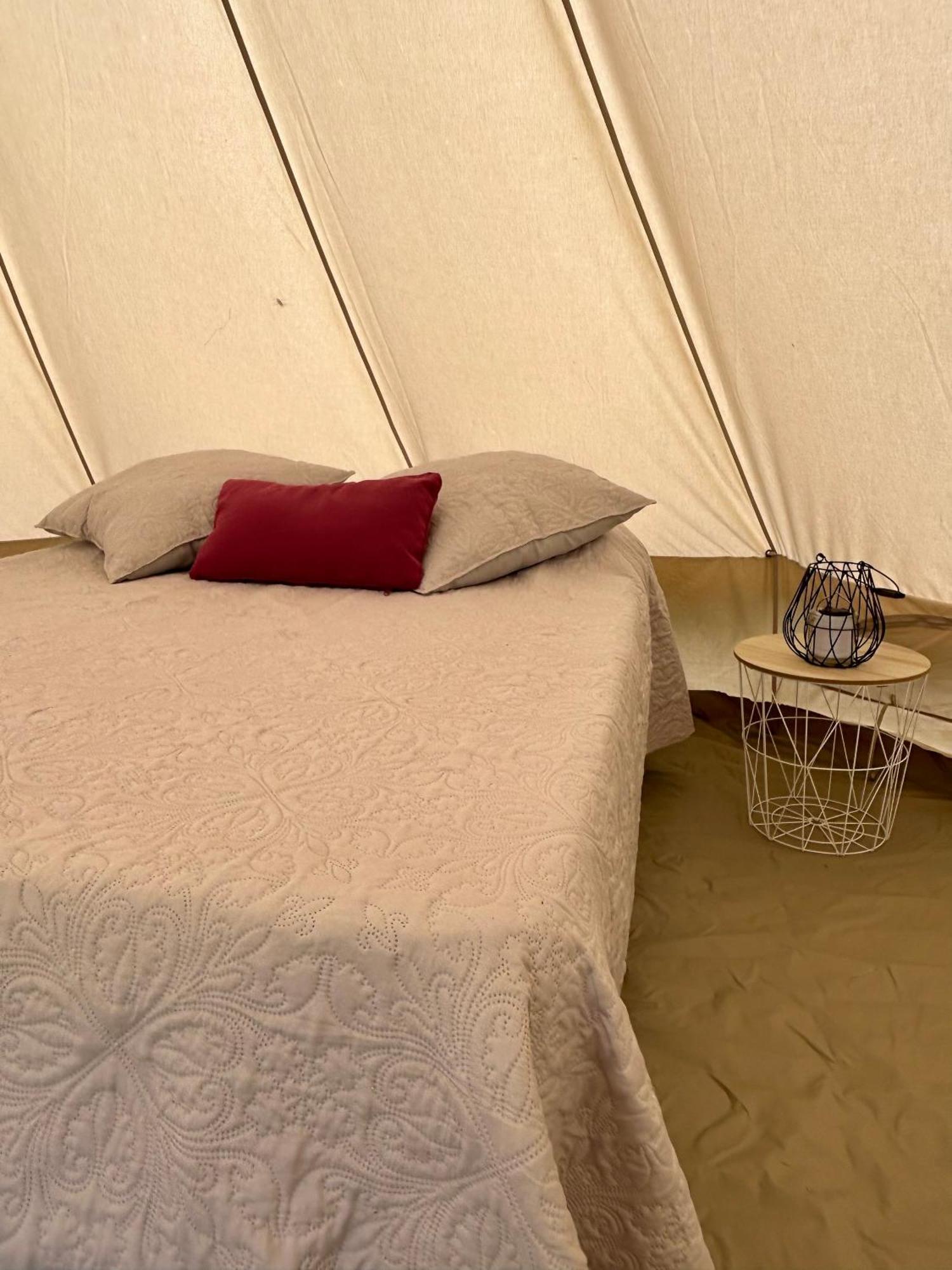 Chambre Au Jardin Tente De Charme Eguzon-Chantome Exteriör bild