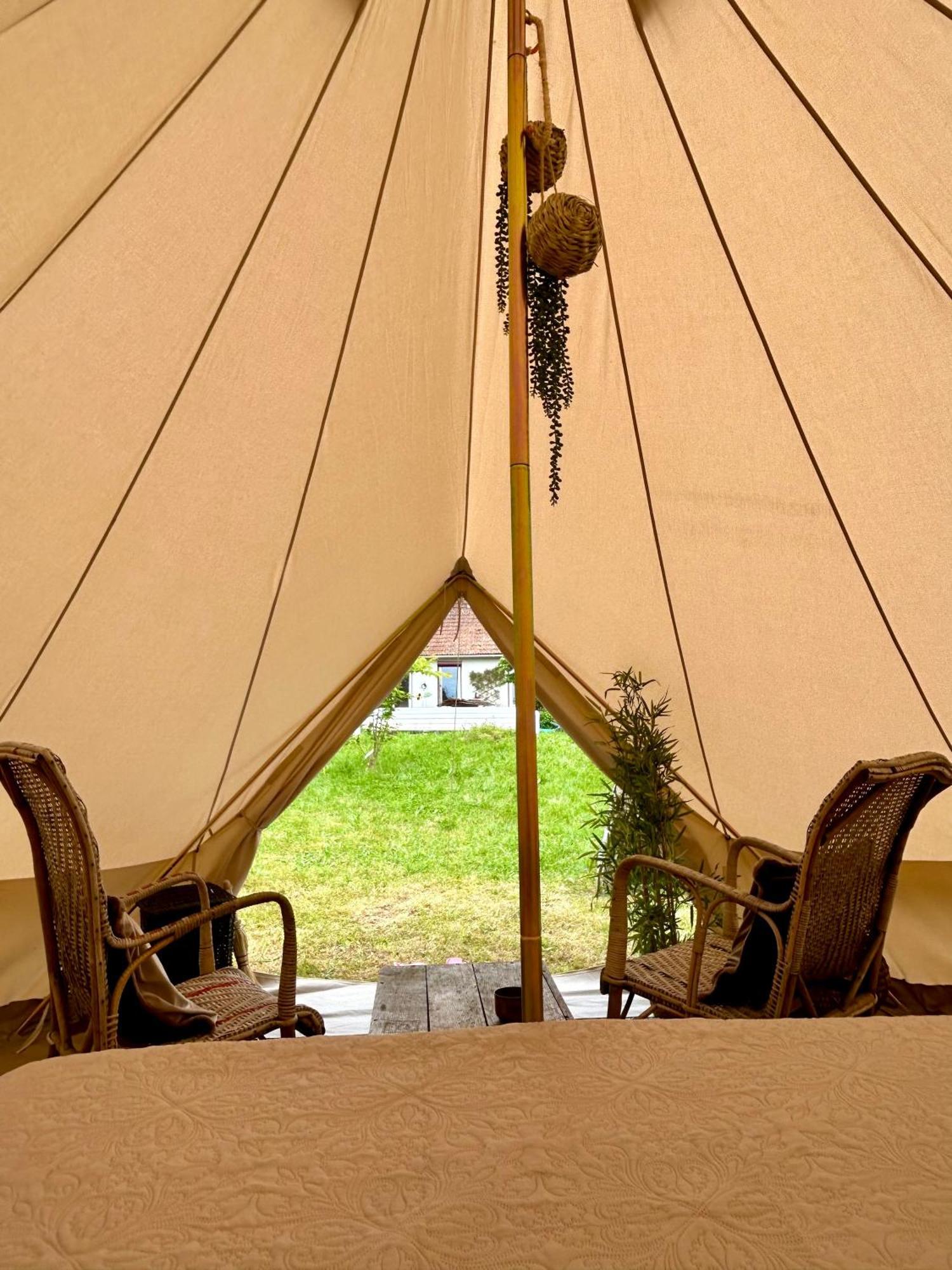 Chambre Au Jardin Tente De Charme Eguzon-Chantome Exteriör bild